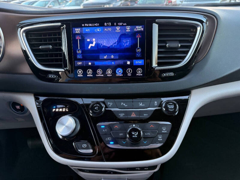 2017 Chrysler Pacifica Touring-L Plus