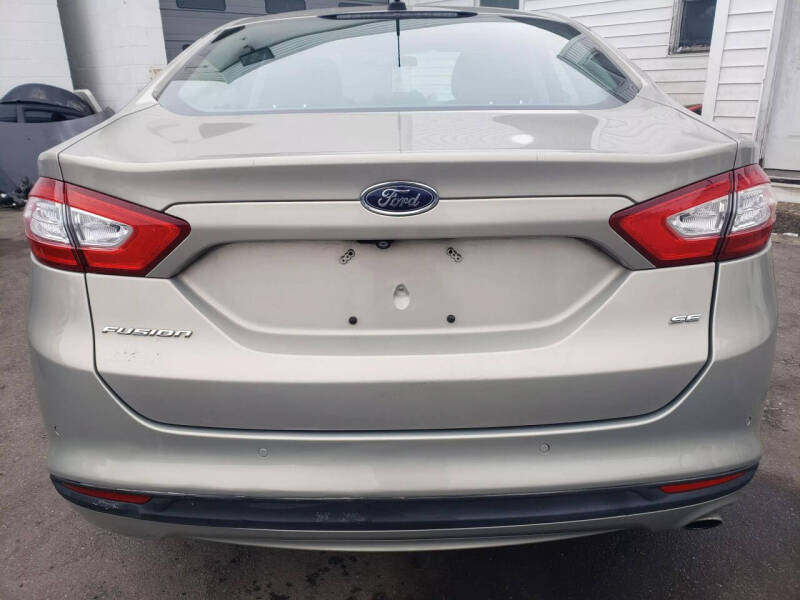 2016 Ford Fusion SE photo 12