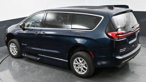 2024 Chrysler Pacifica Touring