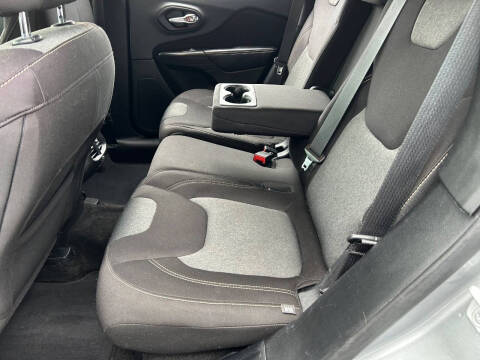 2015 Jeep Cherokee Sport