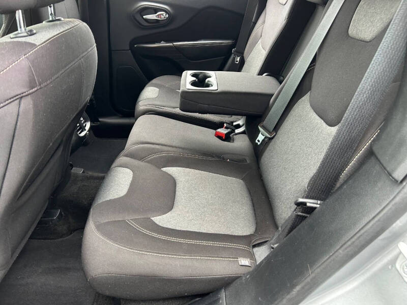 2015 Jeep Cherokee Sport