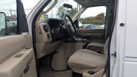 2011 Ford E-Series E-350 SD XLT