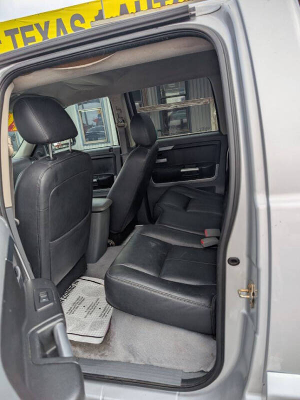 2006 Mitsubishi Raider XLS