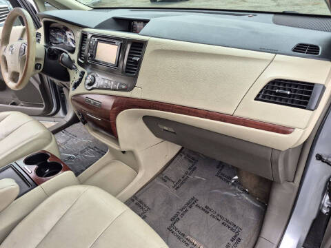 2014 Toyota Sienna XLE 8-Passenger