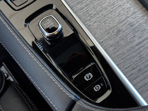 2023 Volvo XC90 Recharge T8 Ultimate Bright Theme 6P