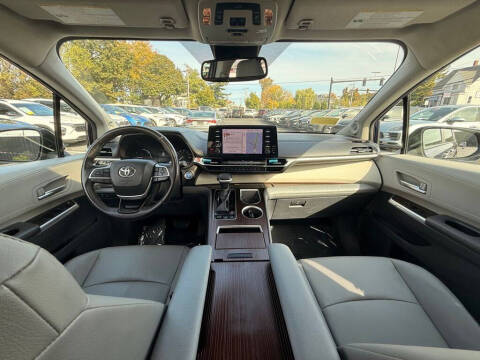 2022 Toyota Sienna XLE 7-Passenger