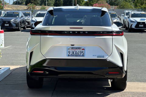 2023 Lexus RZ 450e Luxury
