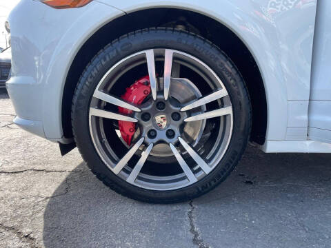 2013 Porsche Cayenne GTS