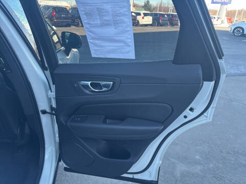 2025 Volvo XC60 B5 Plus Dark Theme