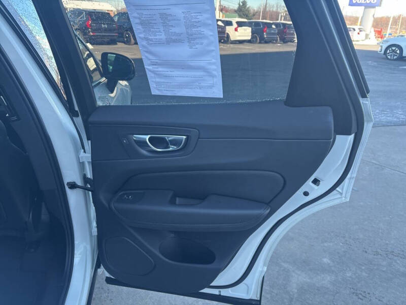 2025 Volvo XC60 B5 Plus Dark Theme