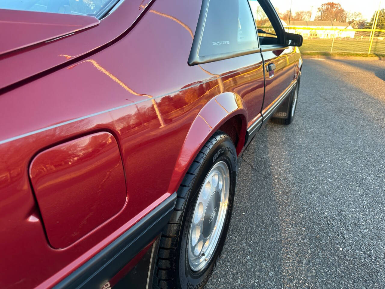 1990 Ford Mustang 29