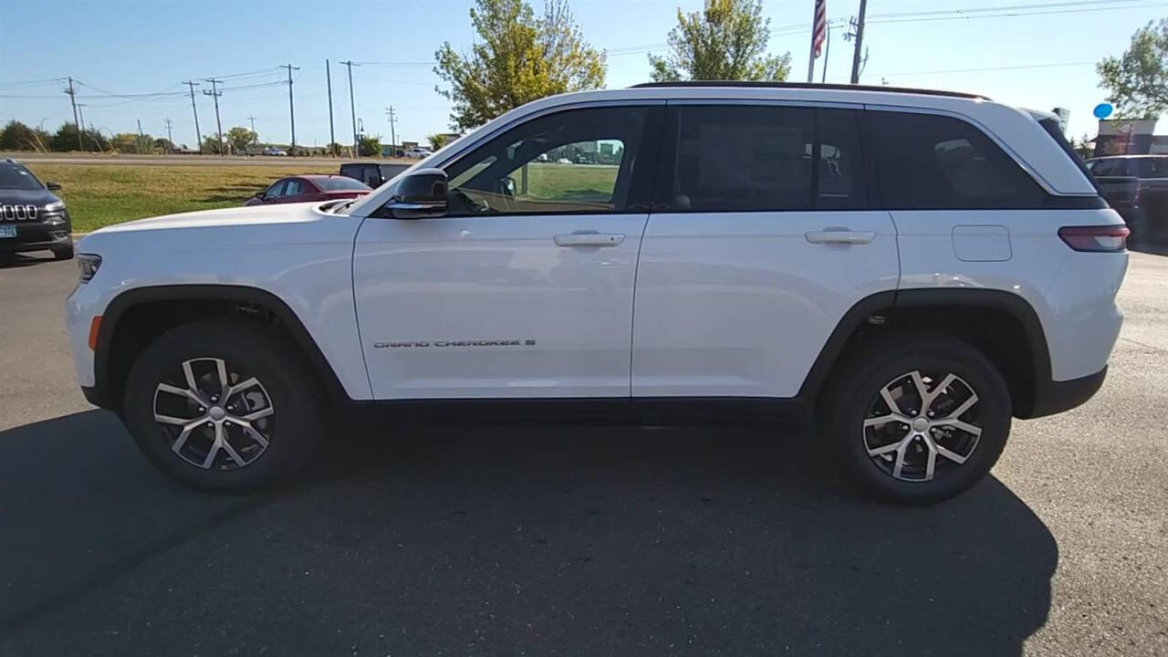 2025 Jeep Grand Cherokee for sale at Victoria Auto Sales in Victoria, MN