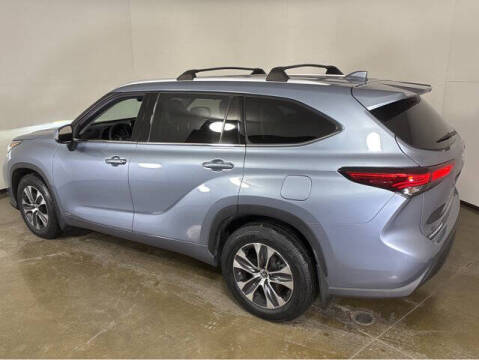 2022 Toyota Highlander Hybrid XLE