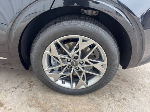 2023 Genesis GV70 2.5T Standard