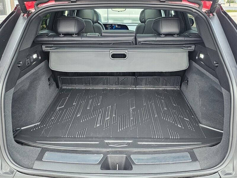 2024 Cadillac LYRIQ Luxury 3