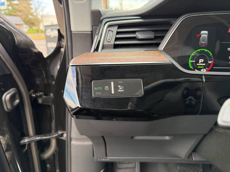 2019 Audi e-tron quattro Premium Plus