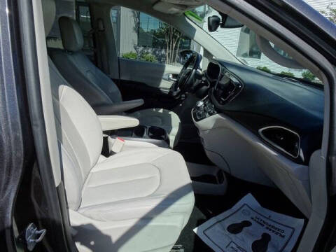 2017 Chrysler Pacifica Hybrid Premium