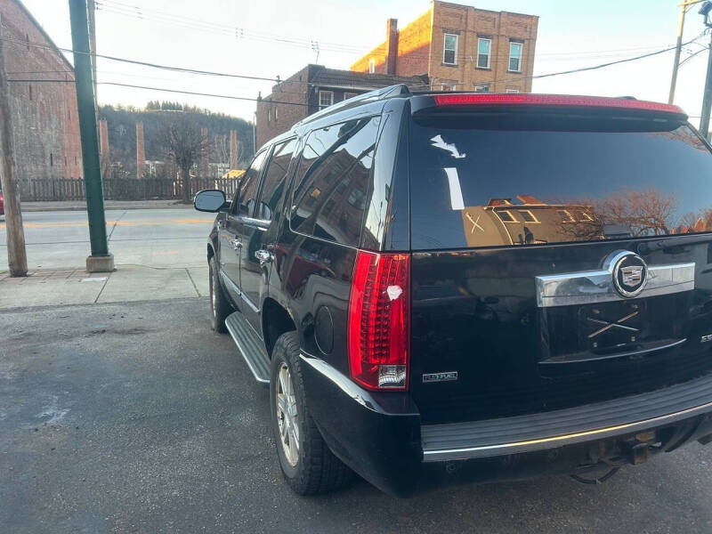 2011 Cadillac Escalade Luxury