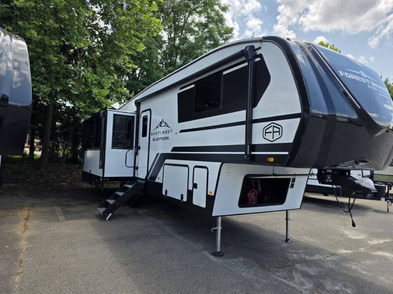 2026 BLACKTHORN 3100 RL 5TH WHE