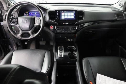 2019 Honda Pilot Touring w/Rear Captain's Chairs