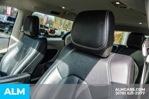 2024 Chrysler Pacifica Plug-In Hybrid Select