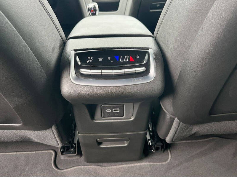 2025 Cadillac XT6 Luxury