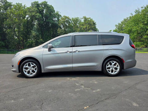 2017 Chrysler Pacifica Touring-L Plus