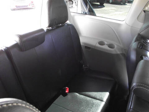 2011 Toyota Sienna SE 8-Passenger
