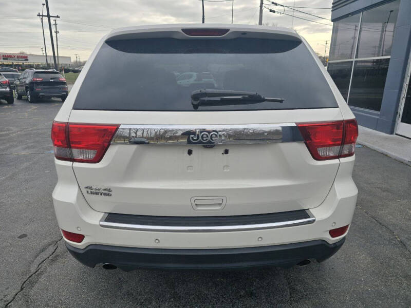 2011 Jeep Grand Cherokee Limited photo 8