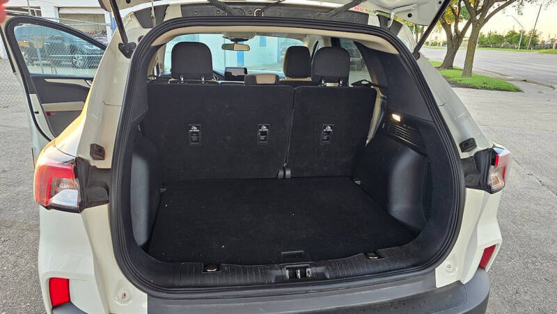 2020 Ford Escape SE