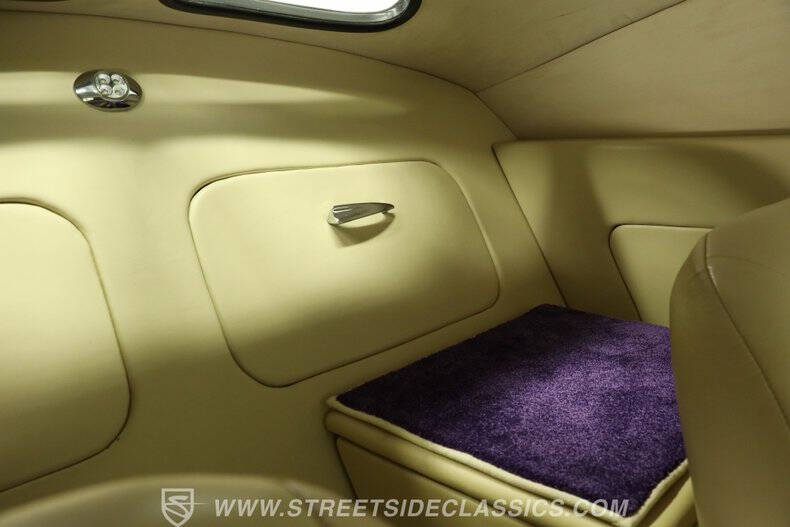 1939 Lincoln Zephyr