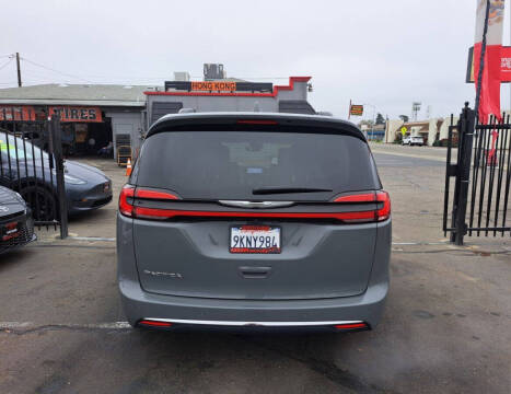 2022 Chrysler Pacifica Touring L