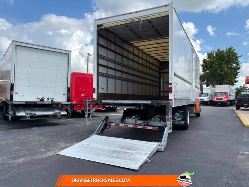 2019 Freightliner M2 106