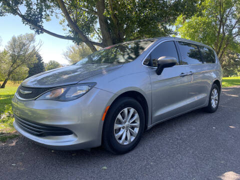 2017 Chrysler Pacifica for sale at BELOW BOOK AUTO SALES in Idaho Falls ID