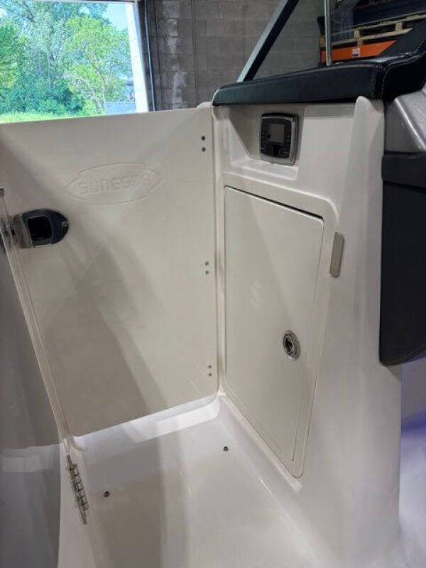 2018 Chaparral 244