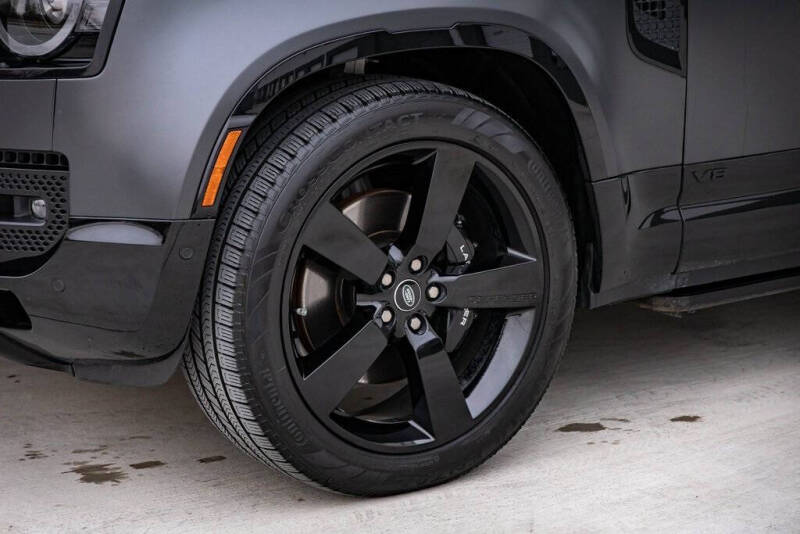 2024 Land Rover Defender 130 V8 P500