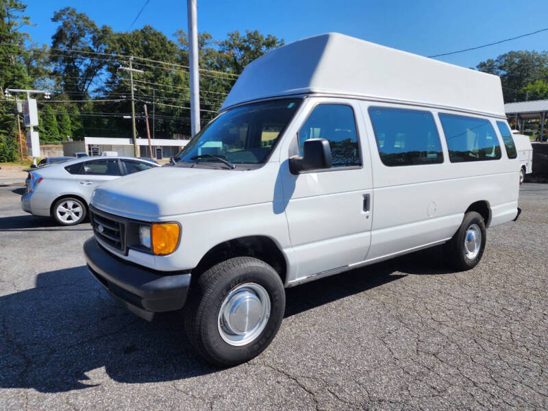 2005 Ford Econoline Van Commercial's photo