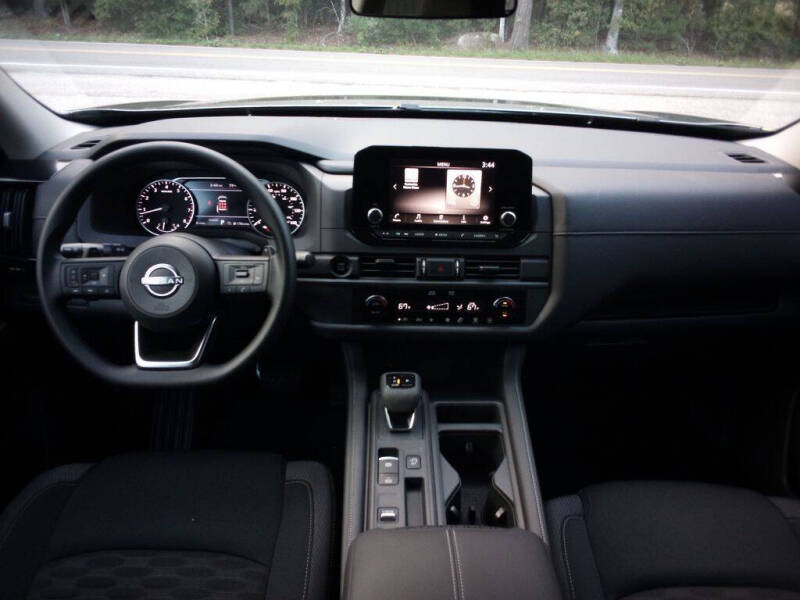 2025 Nissan Pathfinder S