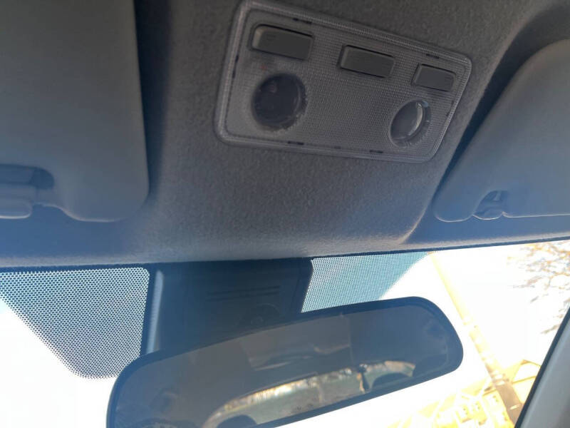 2017 Toyota Yaris 5-Door LE