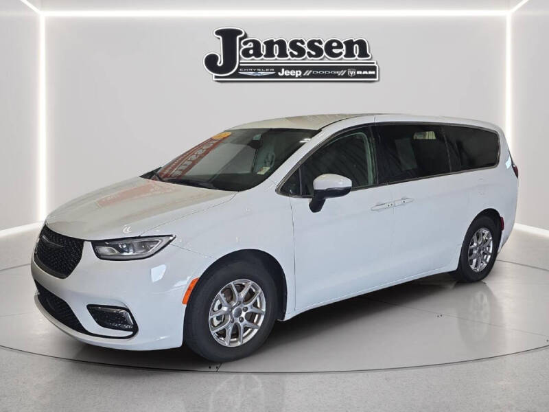 2023 Chrysler Pacifica Touring L