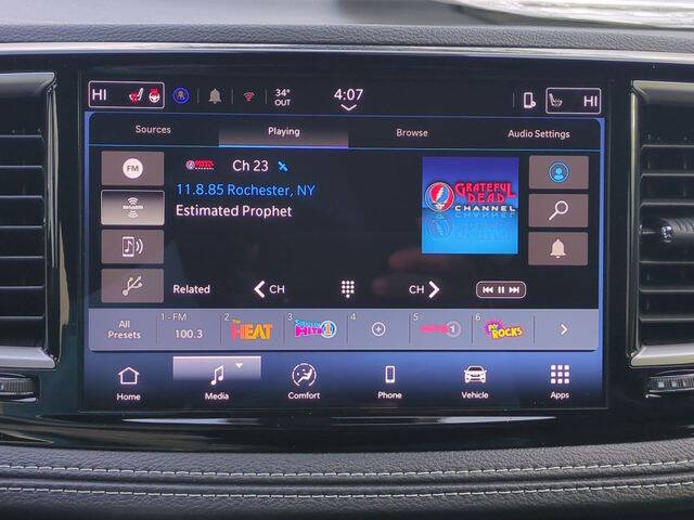 2026 Chrysler Pacifica Select