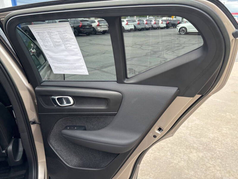 2023 Volvo XC40 B5 Plus Bright Theme