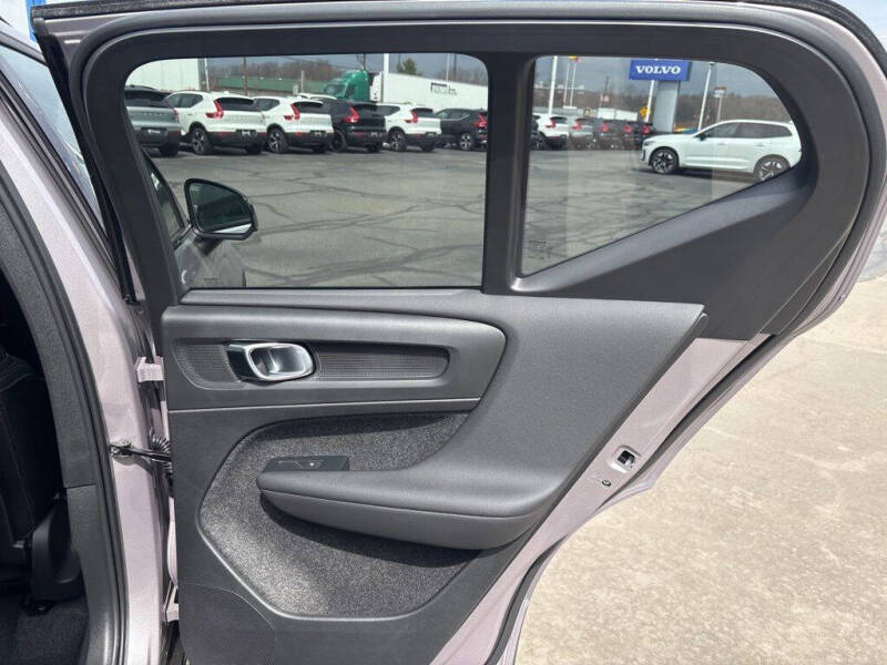 2026 Volvo XC40 B5 Plus