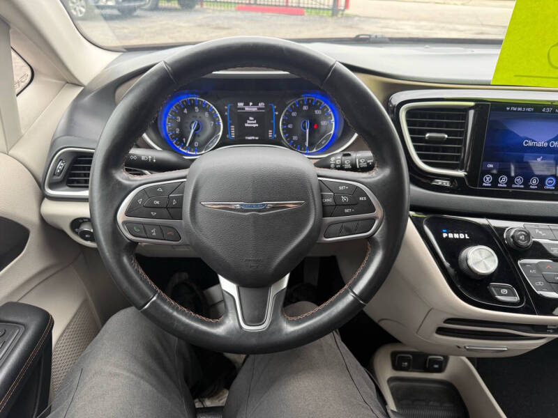 2017 Chrysler Pacifica Touring-L