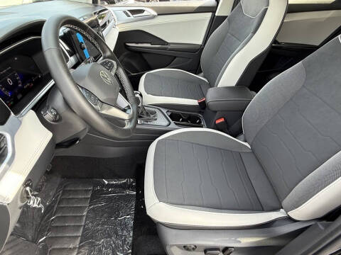 2025 Volkswagen Taos SE