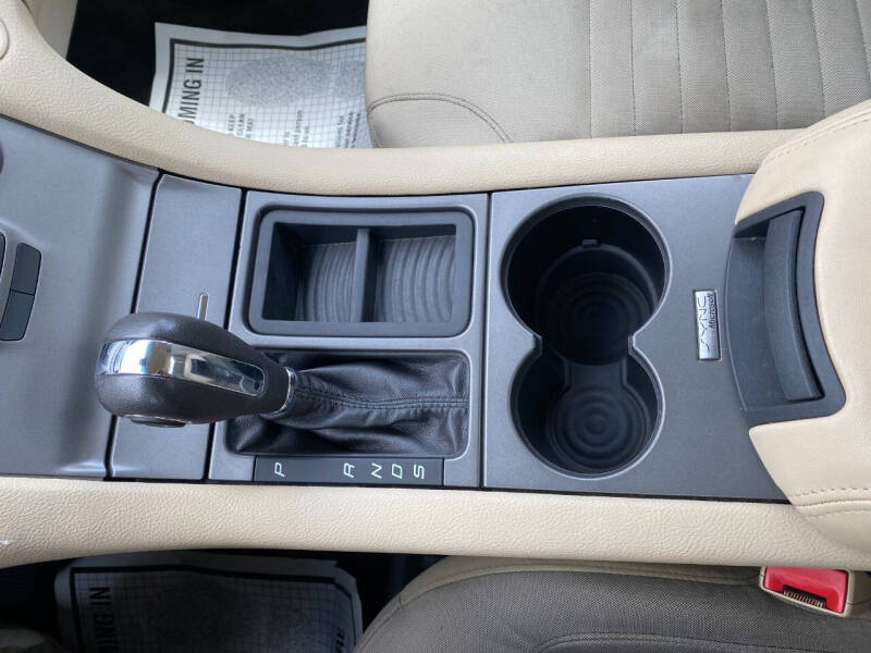 2015 Ford Taurus SE