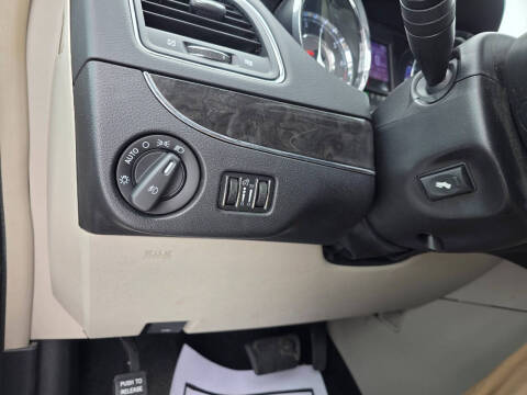 2012 Chrysler Town and Country Touring-L