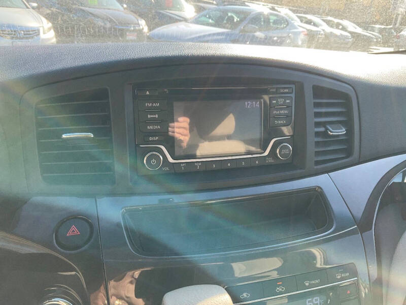 2017 Nissan Quest SV