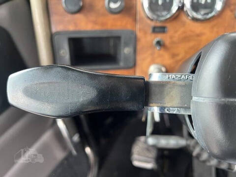2009 Peterbilt 335