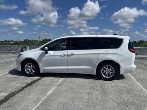 2023 Chrysler Voyager LX